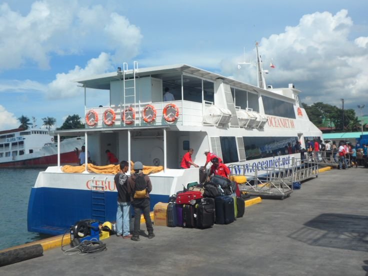 Ferry leaving Cebu Port